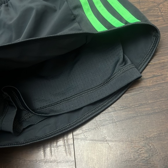 Adidas running short - Picture 2 of 4